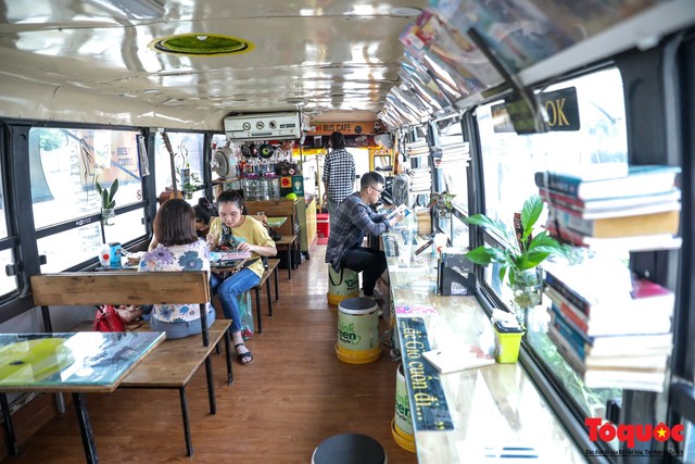 Chiếc xe bus phế thải biến thành quán cafe độc đáo ở Hà Đông, Hà Nội - Ảnh 10.