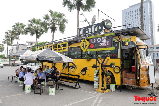 Chiếc xe bus phế thải biến thành quán cafe độc đáo ở Hà Đông, Hà Nội - Ảnh 2.