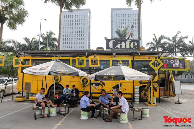 Chiếc xe bus phế thải biến thành quán cafe độc đáo ở Hà Đông, Hà Nội - Ảnh 6.
