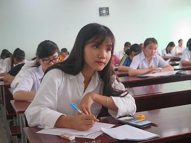 Học sinh lúng túng đăng ký thi THPT quốc gia - Ảnh 1.