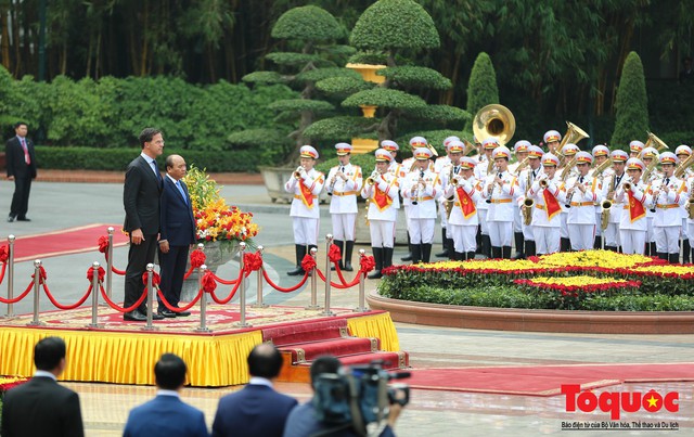 Thủ tướng Nguyễn Xuân Phúc chủ trì lễ đón chính thức Thủ tướng Vương quốc Hà Lan  - Ảnh 4.