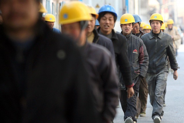 Trung Quốc khốn đốn lao động nhập cư ngày càng giảm - Ảnh 1.