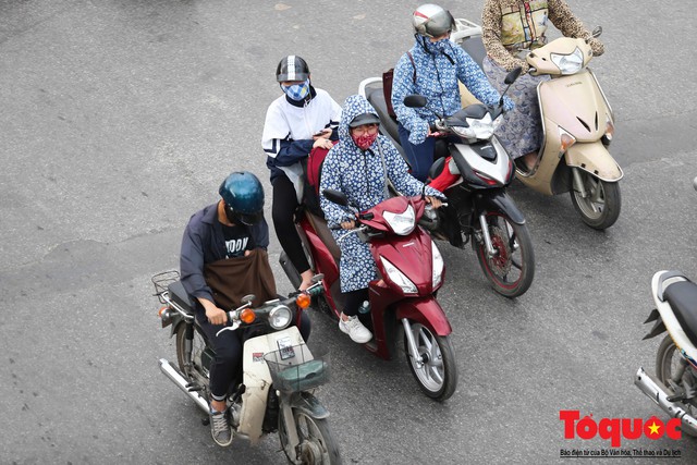 Người dân đổ về Hà Nội sau kì nghỉ, Hàng trăm ô tô xếp hàng dài 4km để vào thủ đô - Ảnh 15.