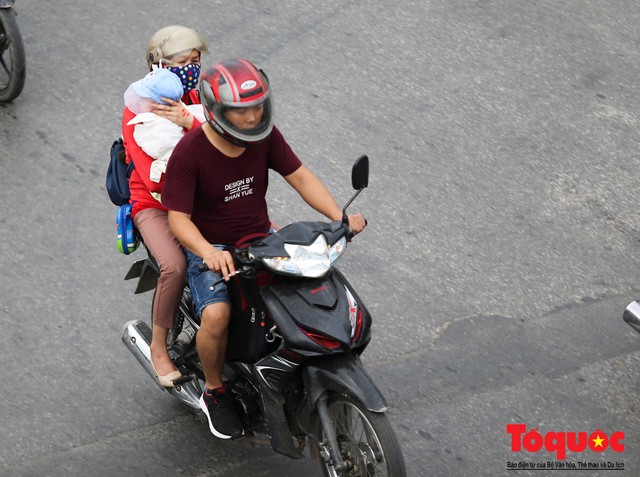 Người dân đổ về Hà Nội sau kì nghỉ, Hàng trăm ô tô xếp hàng dài 4km để vào thủ đô - Ảnh 14.