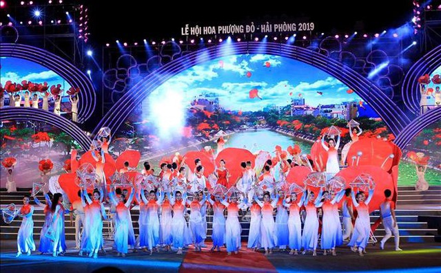 Rực sáng đêm Khai mạc Lễ hội Hoa phượng đỏ Hải Phòng 2019 - Ảnh 1.