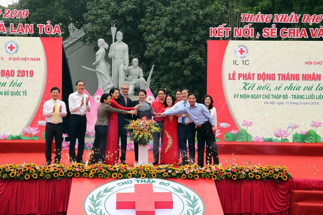 Chủ tịch Quốc hội Nguyễn Thị Kim Ngân, Phó Thủ tướng Vũ Đức Đam khởi động “Tháng Nhân đạo” 2019 - Ảnh 1.