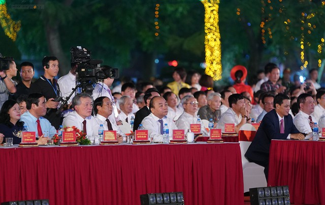 Hình ảnh Thủ tướng dự khai mạc Lễ hội Hoa phượng đỏ - Hải Phòng 2019 - Ảnh 2.