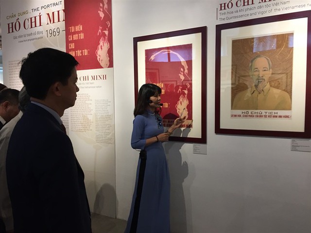 Triển lãm mỹ thuật kỷ niệm 129 năm Ngày sinh Chủ tịch Hồ Chí Minh - Ảnh 1.