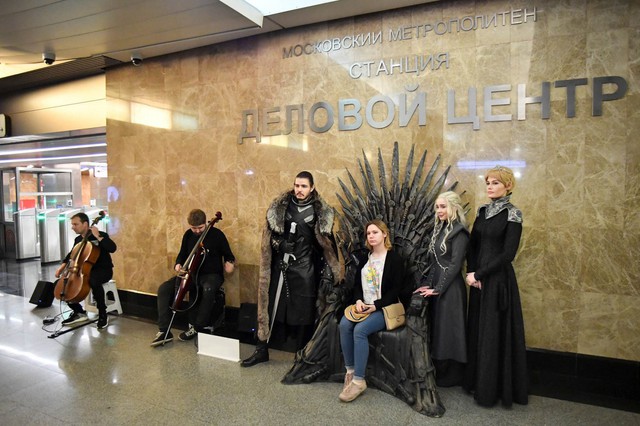 Cận cảnh Ngôi báu sắt tại tàu điện ngầm Moscow - Ảnh 2.