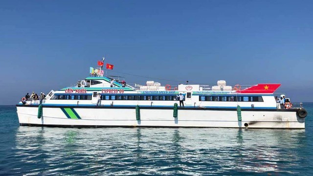 Tàu siêu tốc triệu đô bắt đầu đón khách tuyến Lý Sơn- Sa Kỳ - Ảnh 1.