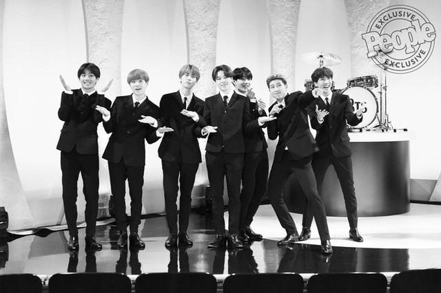 BTS bỗng hóa thành ban nhạc huyền thoại The Beatles - Ảnh 1.