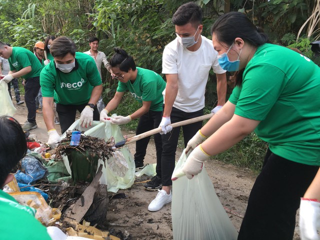 Cầu thủ Quang Hải tiên phong kêu gọi loại bỏ rác thải nhựa   - Ảnh 1.
