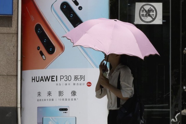Liên tục tung đòn vào Huawei: Giữa loạt hệ lụy khổng lồ, Mỹ bất ngờ ra tín hiệu đảo ngược? - Ảnh 1.