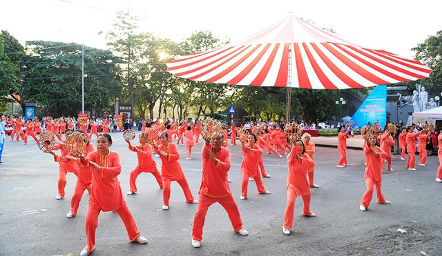 Đồng diễn văn hóa, thể thao nhân kỷ niệm 129 năm Ngày sinh Chủ tịch Hồ Chí Minh - Ảnh 5.