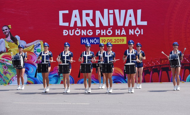 Hà Nội lần thứ 2 tổ chức Carnival đường phố quanh phố đi bộ Hồ Gươm - Ảnh 1.