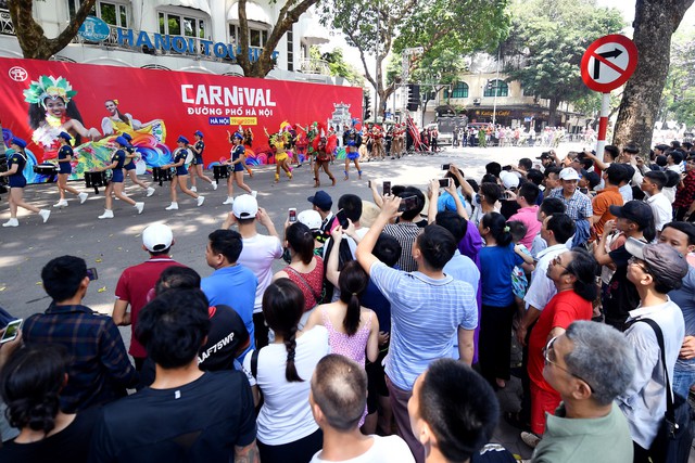 Hà Nội lần thứ 2 tổ chức Carnival đường phố quanh phố đi bộ Hồ Gươm - Ảnh 16.