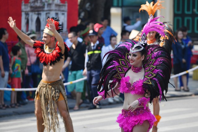 Hà Nội lần thứ 2 tổ chức Carnival đường phố quanh phố đi bộ Hồ Gươm - Ảnh 10.