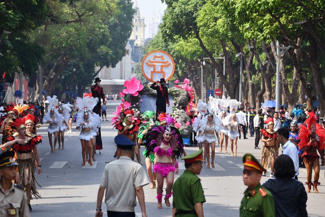 Hà Nội lần thứ 2 tổ chức Carnival đường phố quanh phố đi bộ Hồ Gươm - Ảnh 8.