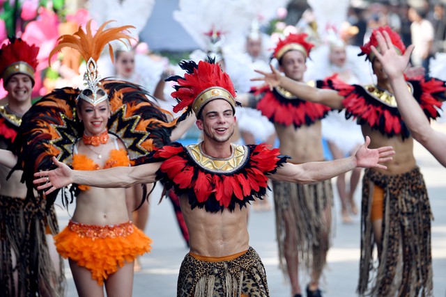 Hà Nội lần thứ 2 tổ chức Carnival đường phố quanh phố đi bộ Hồ Gươm - Ảnh 4.