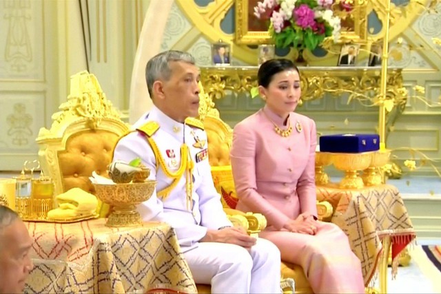 Người phụ nữ xinh đẹp Quốc vương Thái Lan chọn kết hôn ở tuổi 66 là ai? - Ảnh 1.