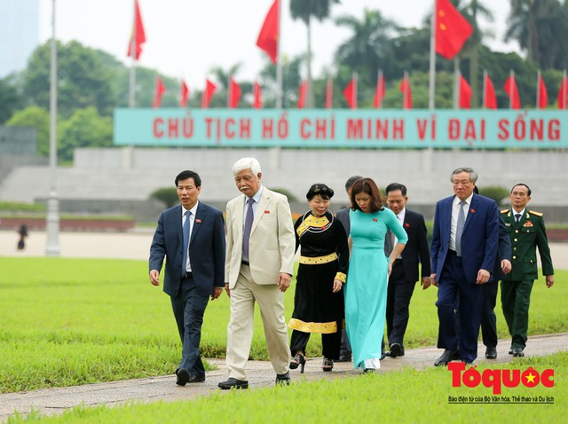 Lãnh đạo Đảng, Nhà nước vào Lăng viếng Chủ tịch Hồ Chí Minh trước kỳ họp Quốc hội - Ảnh 13.