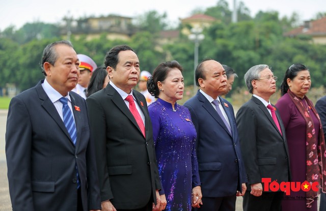 Lãnh đạo Đảng, Nhà nước vào Lăng viếng Chủ tịch Hồ Chí Minh trước kỳ họp Quốc hội - Ảnh 5.