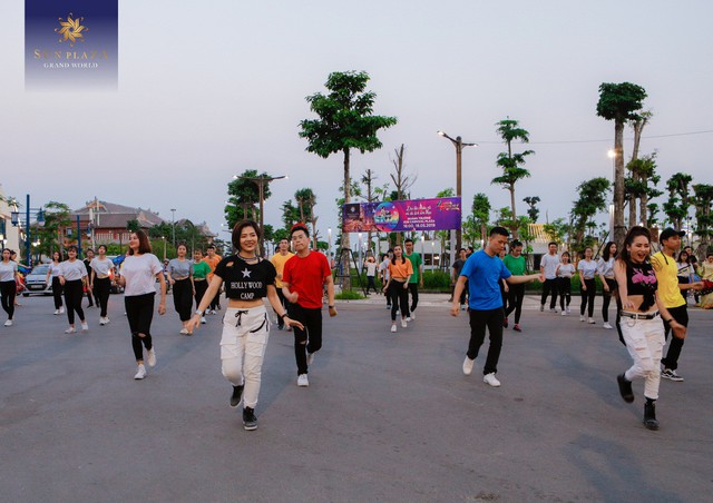 Hạ Long chơi lớn với Sun Dance Festival, du khách có trầm trồ? - Ảnh 2.