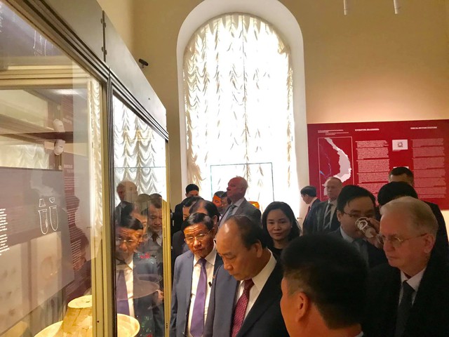 Thủ tướng Nguyễn Xuân Phúc thăm triển lãm Những nền văn hóa cổ Việt Nam tại Nga - Ảnh 2.