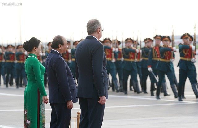 Hình ảnh Lễ đón chính thức Thủ tướng Nguyễn Xuân Phúc tại Thủ đô Moscow (Nga) - Ảnh 4.