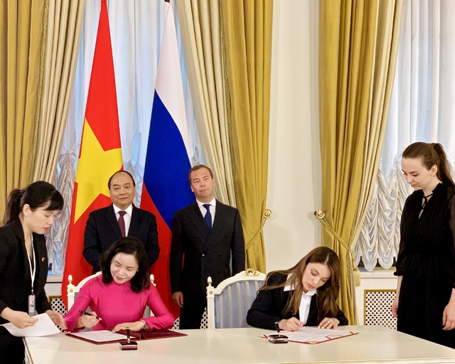 Việt Nam và Nga ký văn bản hợp tác du lịch - Ảnh 1.