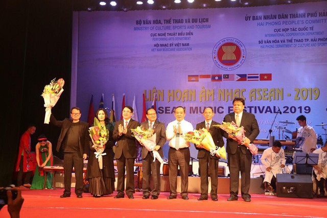 Thứ trưởng Lê Khánh Hải: Liên hoan Âm nhạc ASEAN 2019 là sự kiện văn hóa ý nghĩa, thúc đẩy quan hệ hợp tác giữa các quốc gia trong khu vực - Ảnh 4.