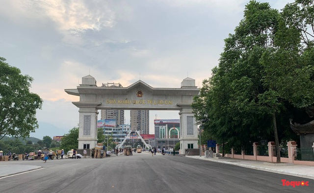 13 doanh nghiệp xuất khẩu quặng sắt qua cửa khẩu Lào Cai cầu cứu Thủ tướng vì một quy định mới của Bộ Tài chính, Tổng cục Hải quan - Ảnh 1.