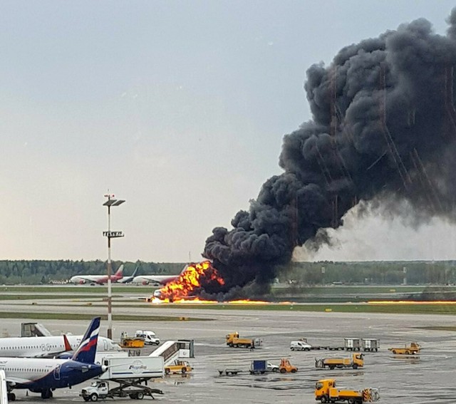 Tổng Bí thư, Chủ tịch nước gửi điện chia buồn tai nạn máy bay ở Nga - Ảnh 1.