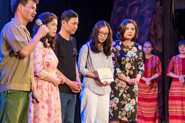 Xúc động đêm diễn gây quỹ từ thiện cho nữ diễn viên Nhà hát kịch Việt Nam tử nạn tại hầm Kim Liên - Ảnh 5.