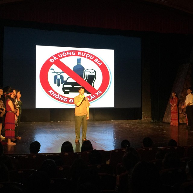 Xúc động đêm diễn gây quỹ từ thiện cho nữ diễn viên Nhà hát kịch Việt Nam tử nạn tại hầm Kim Liên - Ảnh 8.