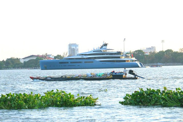 Siêu du thuyền 150 triệu USD cập cảng Sài Gòn rồi xuống Cần Thơ - Ảnh 1.
