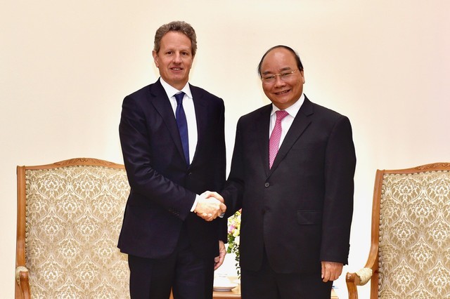 Thủ tướng Nguyễn Xuân Phúc tiếp ông Timothy Geithner, Chủ tịch Quỹ Warburg Pincus - Ảnh 1.