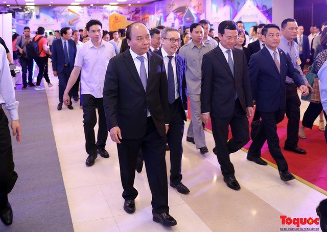 Thủ tướng Nguyễn Xuân Phúc: Muốn thoát bẫy thu nhập trung bình cần làm chủ công nghệ, hoàn thiện quản lý - Ảnh 3.
