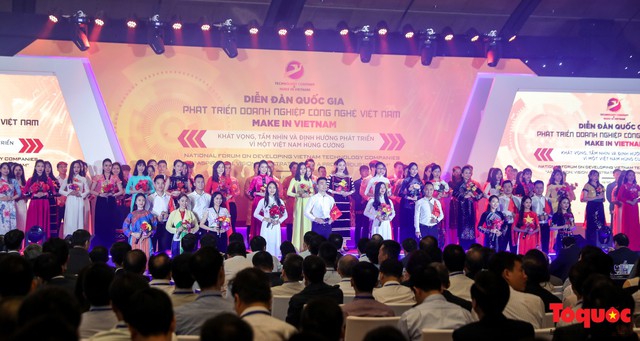Hình ảnh Thủ tướng Nguyễn Xuân Phúc tham dự  Diễn đàn quốc gia phát triển DN công nghệ 2019 - Ảnh 4.