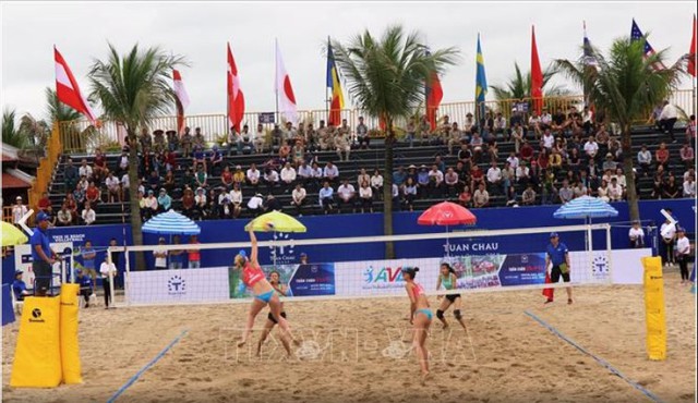 Khai mạc Giải bóng chuyền bãi biển nữ thế giới Tuần Châu - Quảng Ninh 2019 - Ảnh 1.