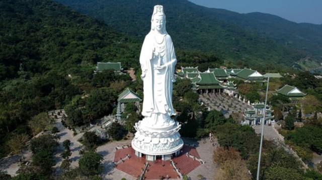 Tượng Phật Quán Thế Âm chùa Linh Ứng lọt top ảnh du lịch đẹp nhất thế giới 2019 - Ảnh 1.