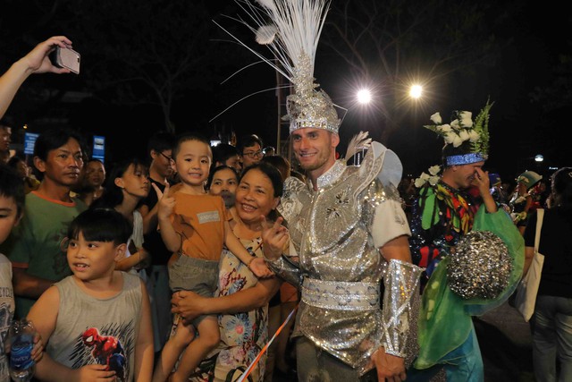 Carnival đường phố DIFF 2019 tiếp tục khuấy động không gian phố đêm Đà Nẵng - Ảnh 16.