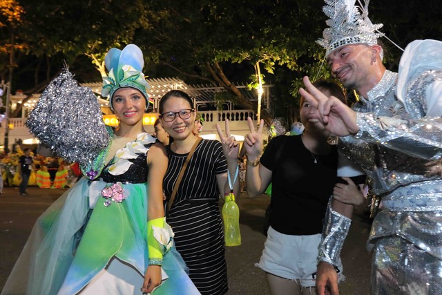 Carnival đường phố DIFF 2019 tiếp tục khuấy động không gian phố đêm Đà Nẵng - Ảnh 15.