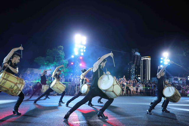 Carnival đường phố DIFF 2019 tiếp tục khuấy động không gian phố đêm Đà Nẵng - Ảnh 12.