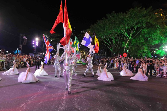 Carnival đường phố DIFF 2019 tiếp tục khuấy động không gian phố đêm Đà Nẵng - Ảnh 8.