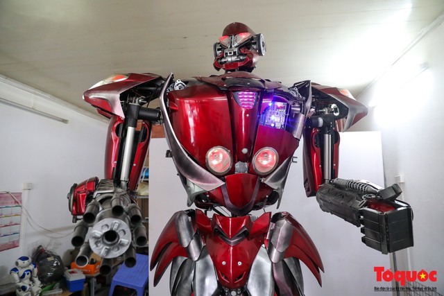 Chiêm ngưỡng Robot Siêu to, khổng lồ được chế tạo từ rác thải nhựa - Ảnh 10.