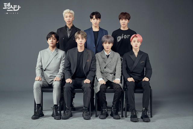 BTS thả thính người hâm mộ bằng những bức hình không thể không đốn tim - Ảnh 1.