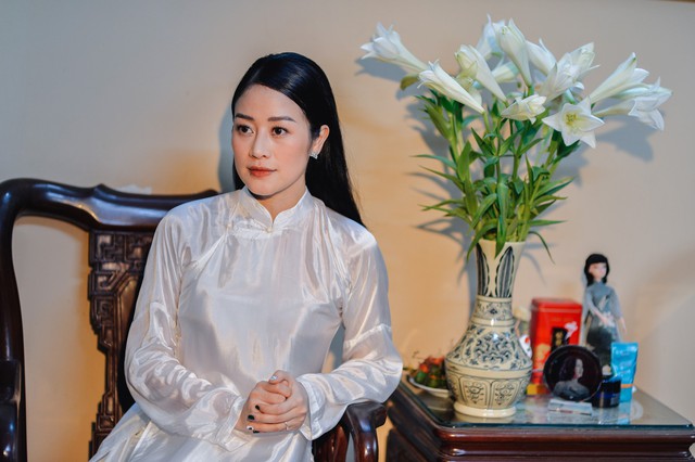 Đẹp hút hồn dàn sao VTV đồng phục áo dài xanh bê tráp cho MC Phí Linh  - Ảnh 11.