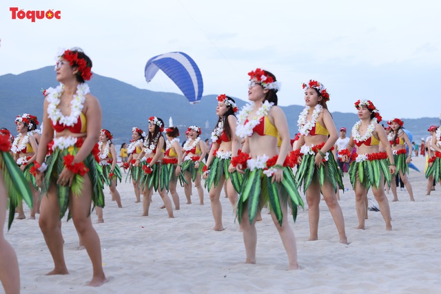 Hàng trăm người đẹp mặc bikini nhảy flashmob trên bãi biển Đà Nẵng  - Ảnh 10.