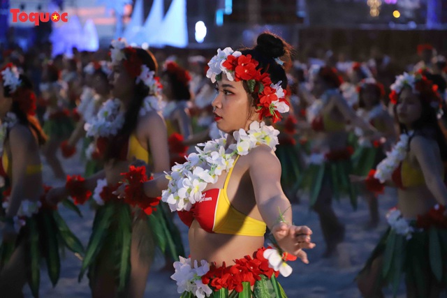 Hàng trăm người đẹp mặc bikini nhảy flashmob trên bãi biển Đà Nẵng  - Ảnh 9.